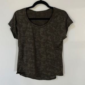 Lululemon camo short sleeves workout top, size 6